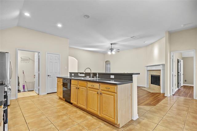Building Photo - 8108 Twin Oaks Dr