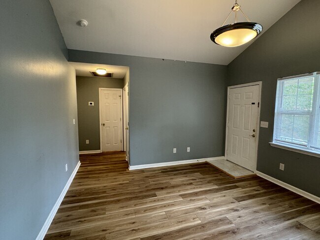 Building Photo - 3 BD/2 BA - Two Story Home in Mid-town Wil...