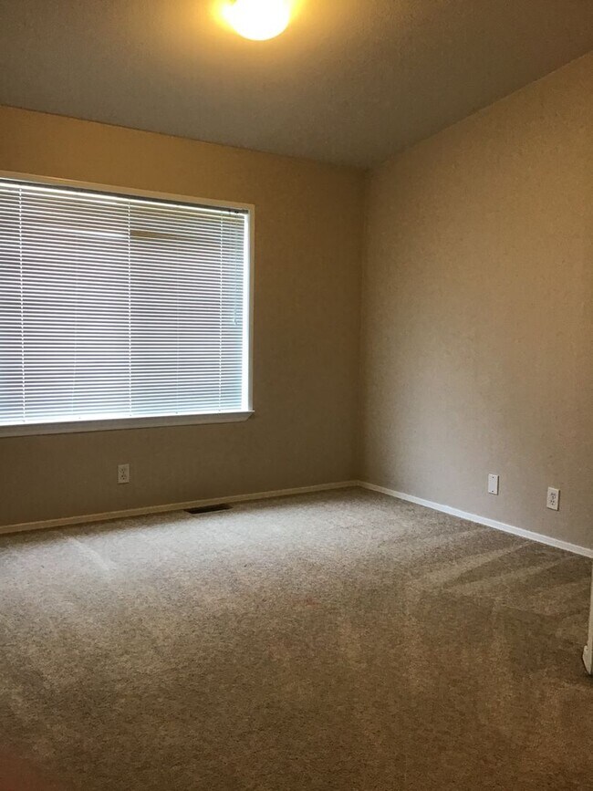 Building Photo - Available for Immediate Move-In!  3 Bed/2 Bath in Yelm!