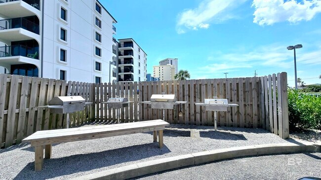 Building Photo - 455 E Beach Blvd