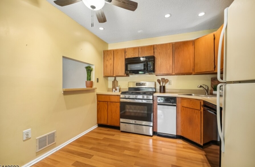 Building Photo - 341 Penns Way