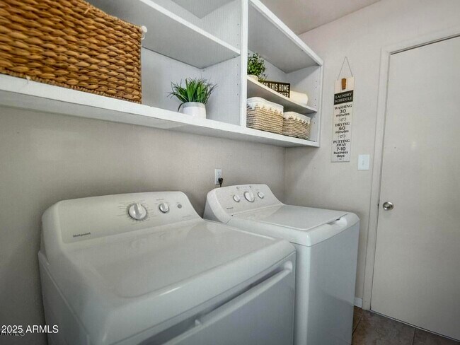Building Photo - 4852 W Cochise Dr