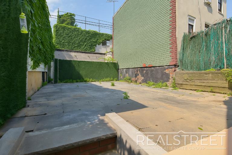 Building Photo - NEW! 3 Bed 2 BA Duplex with Garden in PLG!