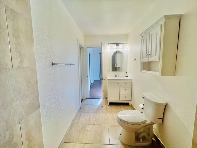 Building Photo - 936 Bennington St