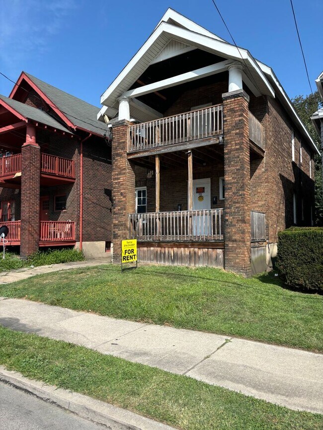 Building Photo - 1108 E Lake Rd