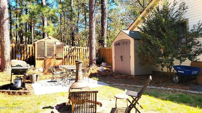 Building Photo - 1720 Longleaf Dr E