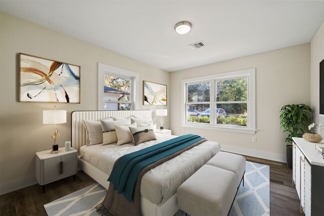 Building Photo - 1034 W 43rd St