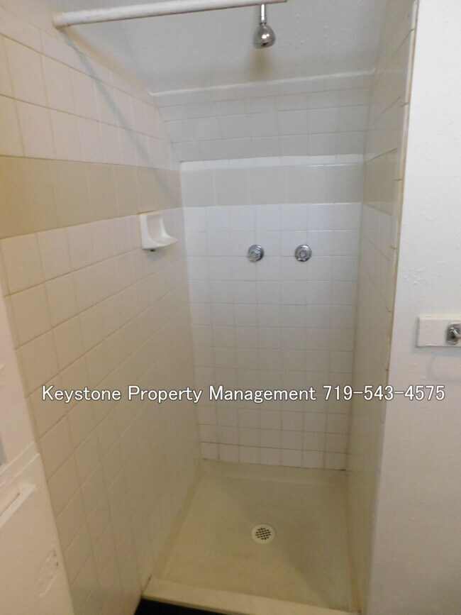 Building Photo - $400 Off 1st Month! Affordable Studio Apartment – $800