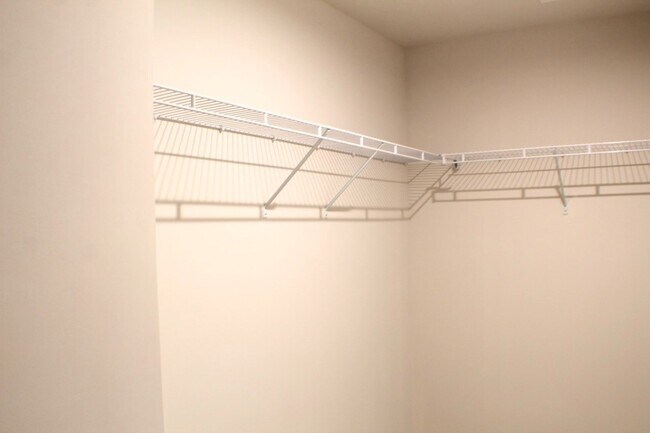 Building Photo - 109 S Peak Dr