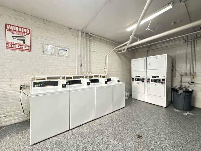 Building Photo - 2332.5 N Spaulding Ave