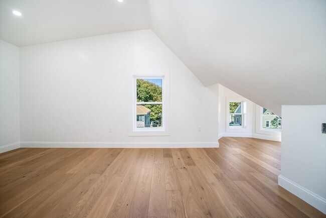 Building Photo - 11 Knollin St