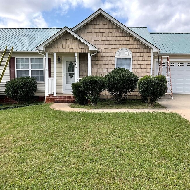 Building Photo - 3 Bedrooms, 2 Baths Home For Rent in Newto...