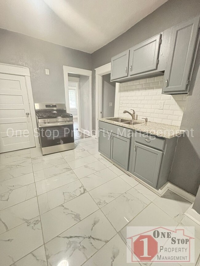Building Photo - Beautiful 6 Bedrooms and 1