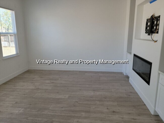 Building Photo - 1052 Foxfire Dr
