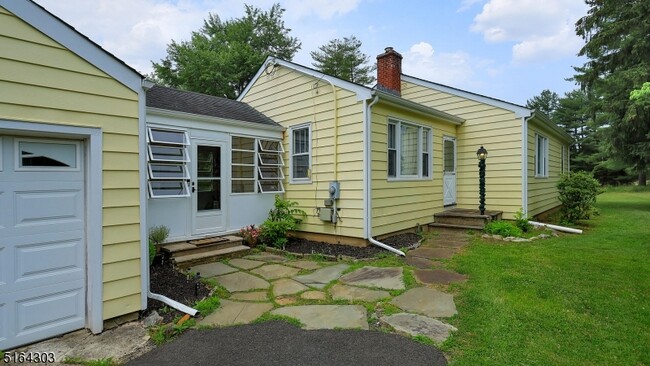 Building Photo - 1496 Washington Valley Rd