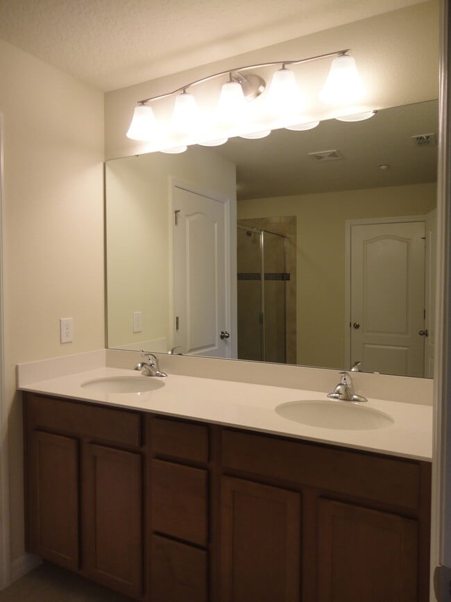 Building Photo - 3/2.5 Town Home in Winter Park! Priced to ...