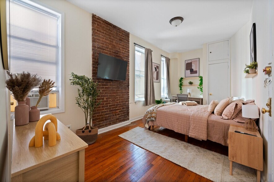 Building Photo - 1762 2nd Ave