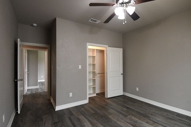 Building Photo - Modern 3-Bedroom 2 Bath Duplex in South Tyler