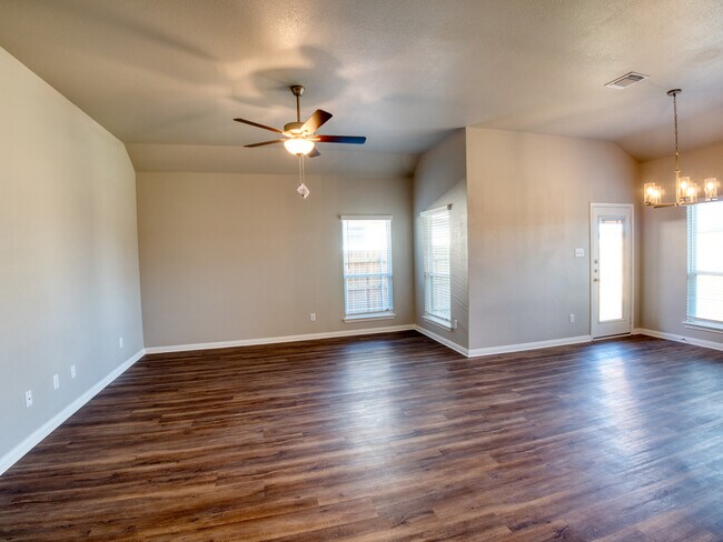 Building Photo - 1368 Kingsgate Dr