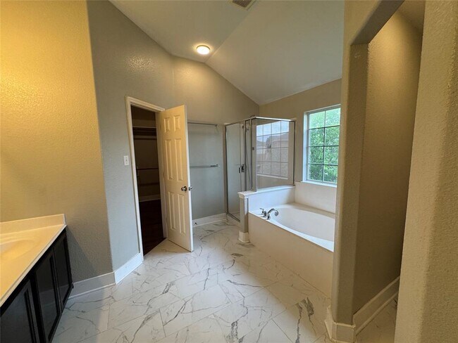 Building Photo - 1800 Rachel Ln