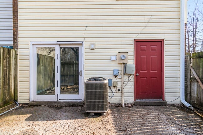 Building Photo - 611 Denton Cir