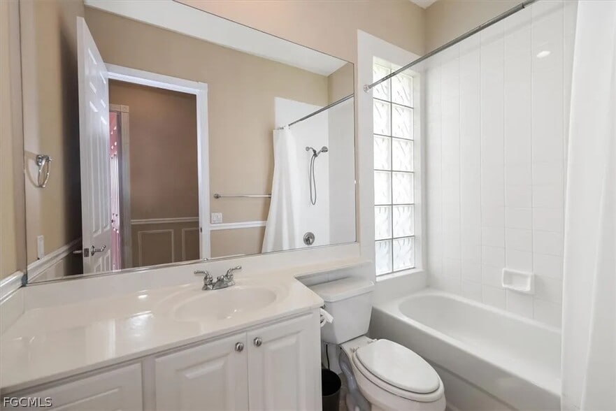 Bathroom 3 - 2246 Heydon Cir W