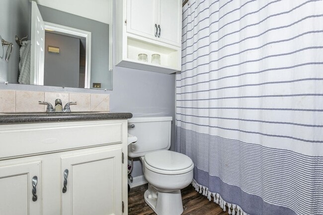 Building Photo - Nicely updated single family home in North...