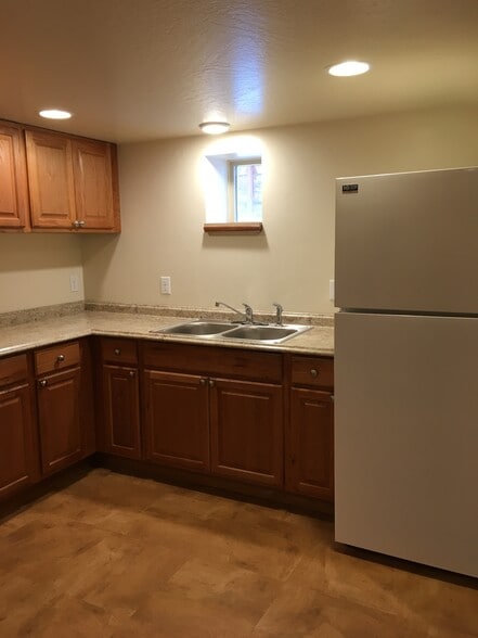 Building Photo - 323 Eddy Ave