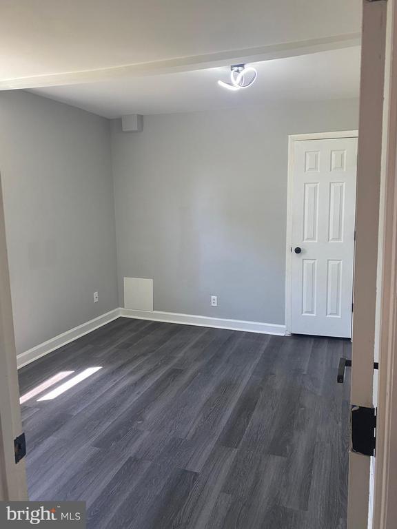 Building Photo - 452 Graythorn Rd