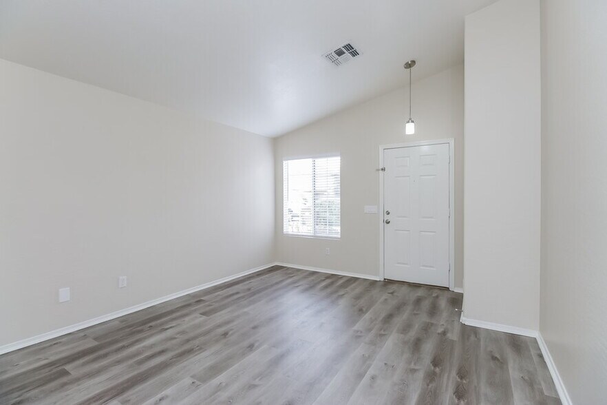 Building Photo - 1123 E Stardust Way