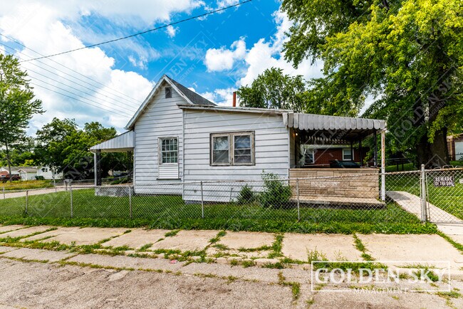 Building Photo - 1720 S Gharkey St
