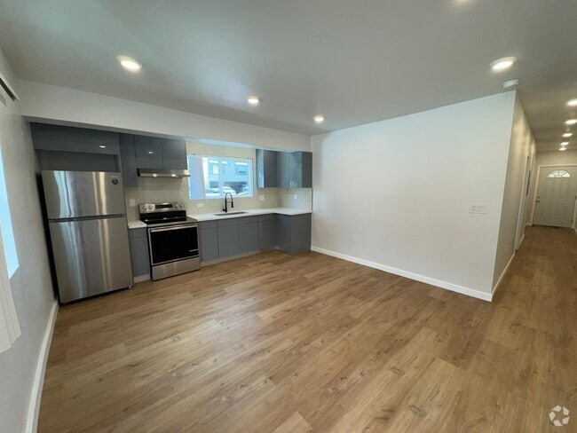 Building Photo - 553 N Flores St