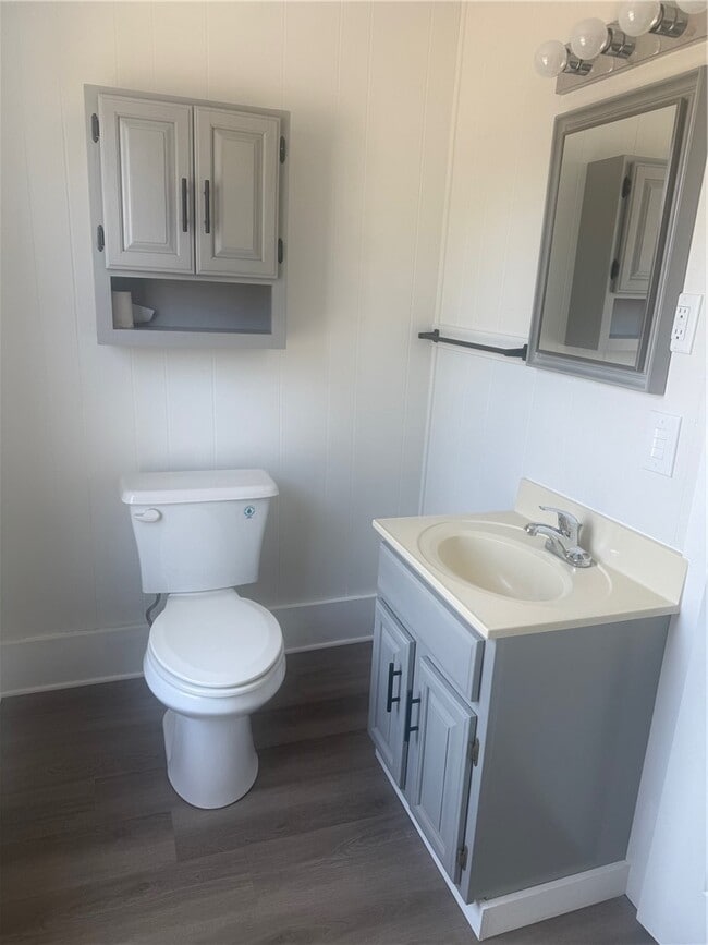 Building Photo - 221 S Franklin St