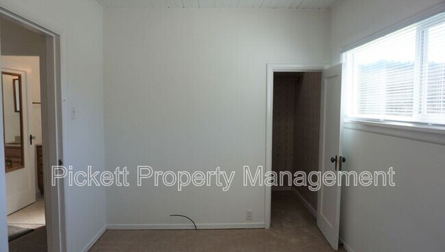 Building Photo - 17900 Noll Rd NE