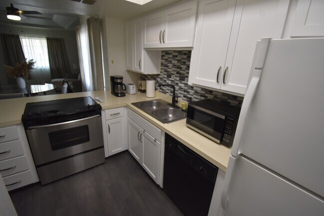 Building Photo - 1200 E River Rd