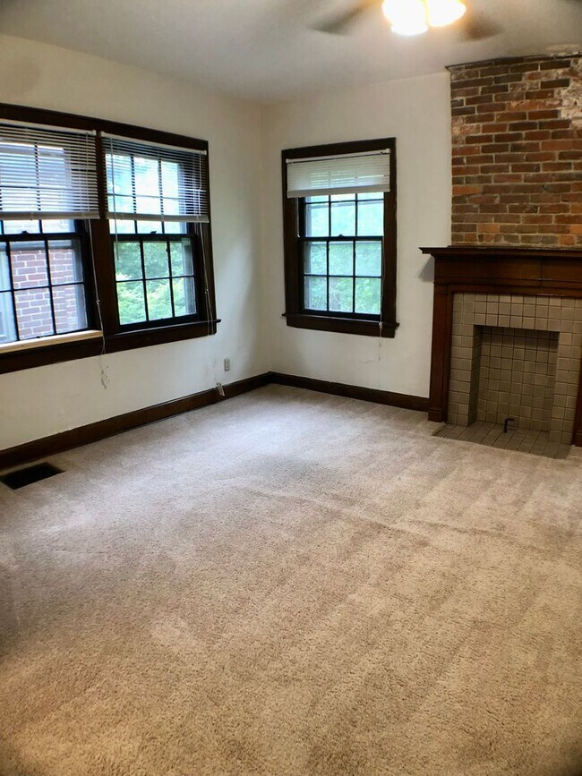 Building Photo - 2054 Iuka Ave
