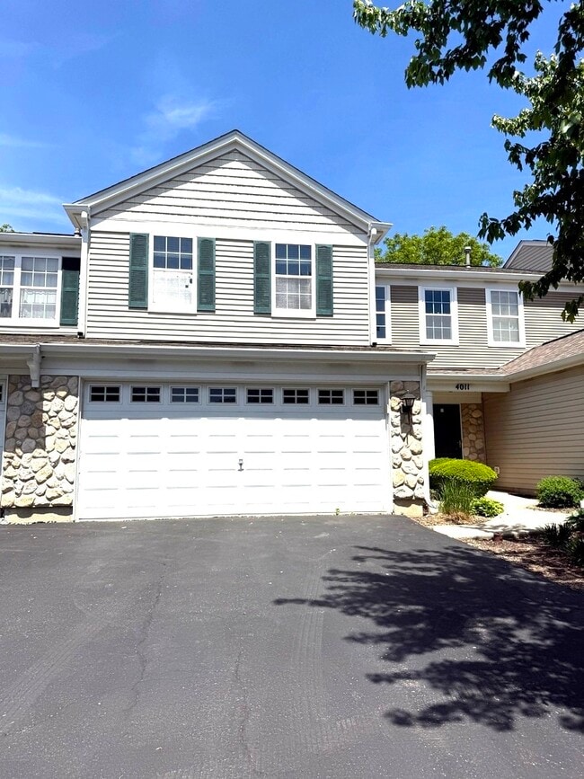Building Photo - 4013 Oak Tree Ln