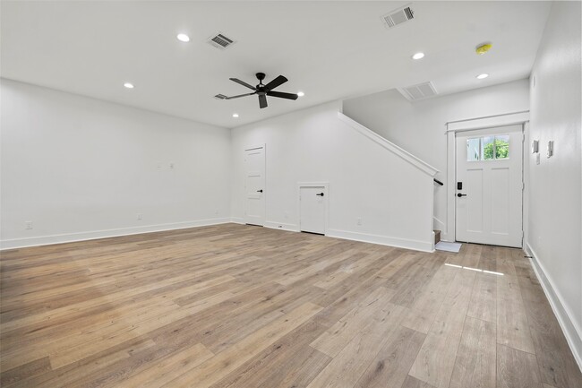 Building Photo - 8417 Venus St