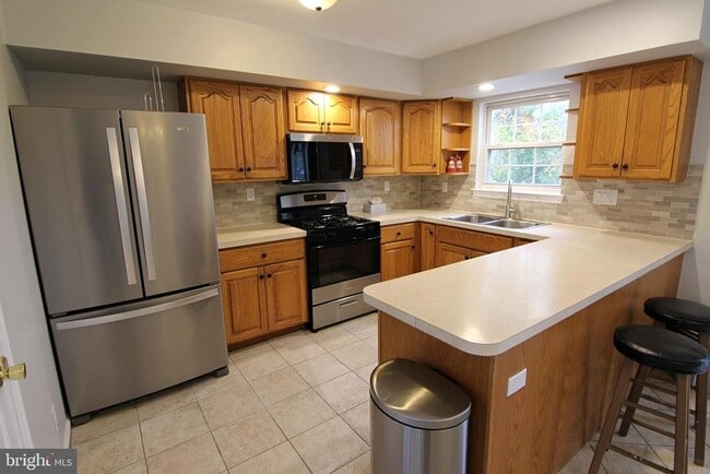 Building Photo - 7923 Ridge Ave