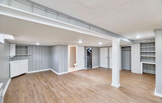 Building Photo - 7361 Melrose Ave