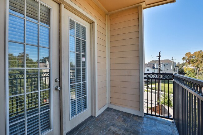 Building Photo - 2802 Morrison St