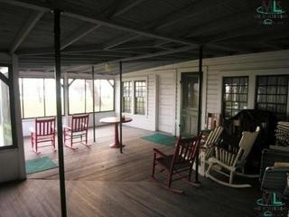Common Area Porch - 4617 Pointe Tremble Rd