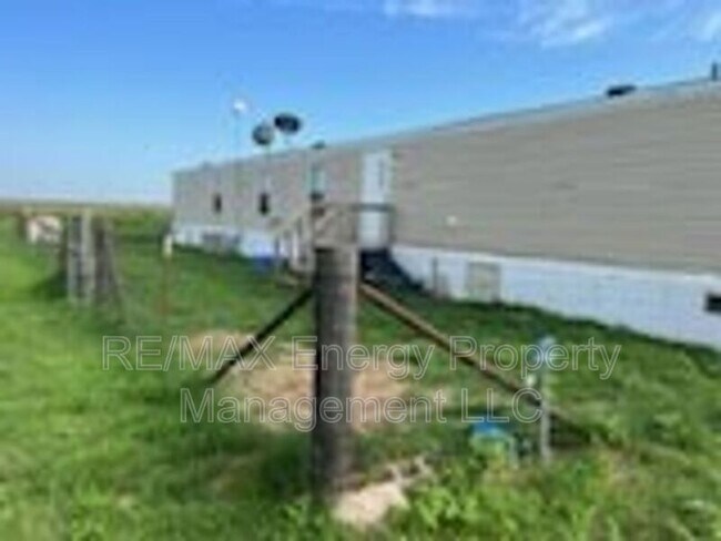 Building Photo - 10896 N Cedar Rd