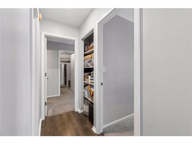 Building Photo - 433 S 7th St