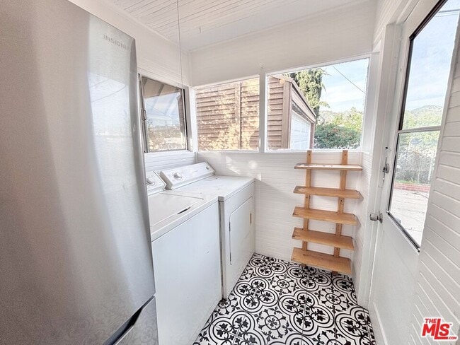 Building Photo - 2339 1/2 Norwalk Ave