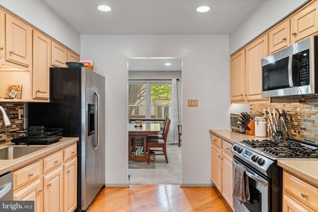 Building Photo - 37 White Pine Ct