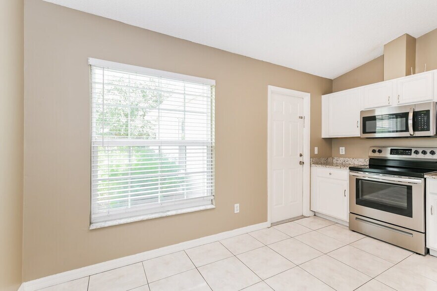 Building Photo - 547 Brentford Ct