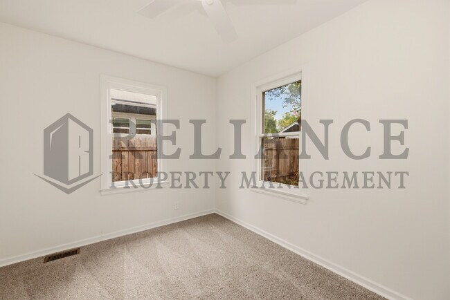 Building Photo - 1434 S Laura Ave