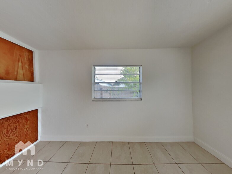 Building Photo - 7563 Meadowlawn Dr N