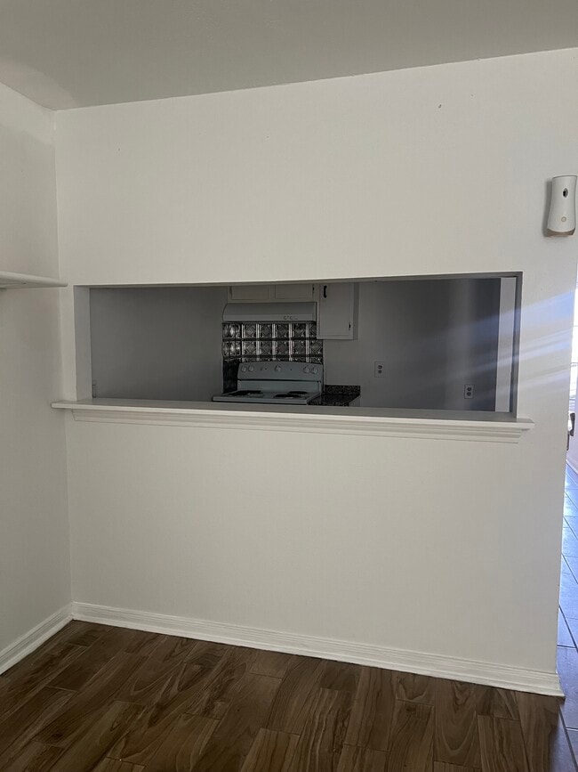 Building Photo - 2762 Panama St